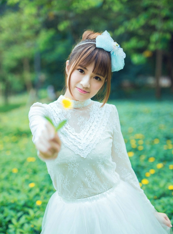 岁月极美，在于它必然的流逝。春花秋月夏日冬雪。